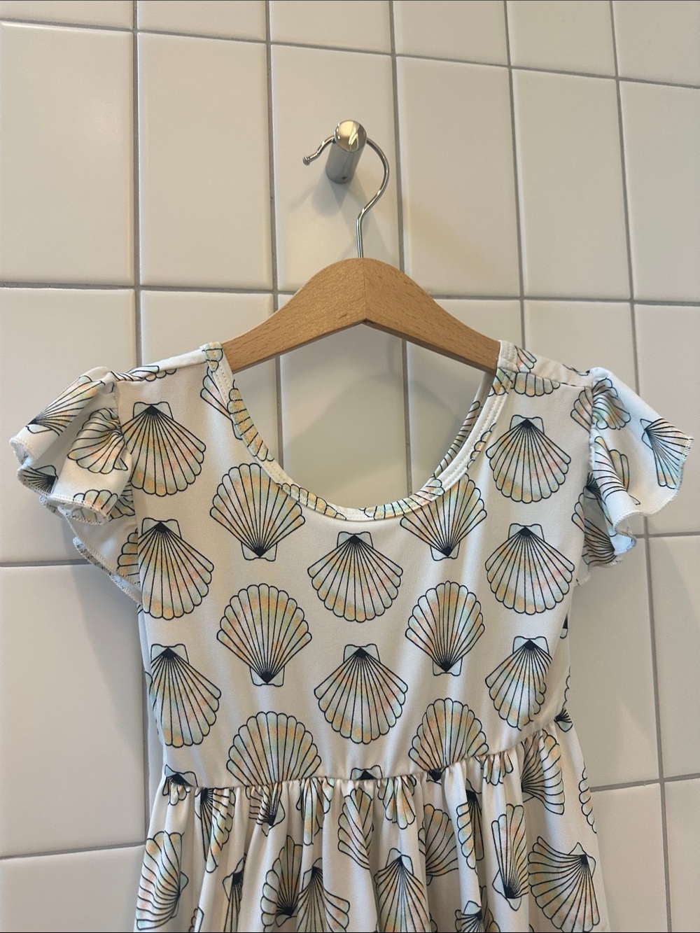 🐚 Super fun White Seashell Print Ruffle Sleeve Dress size 3/4 EUC